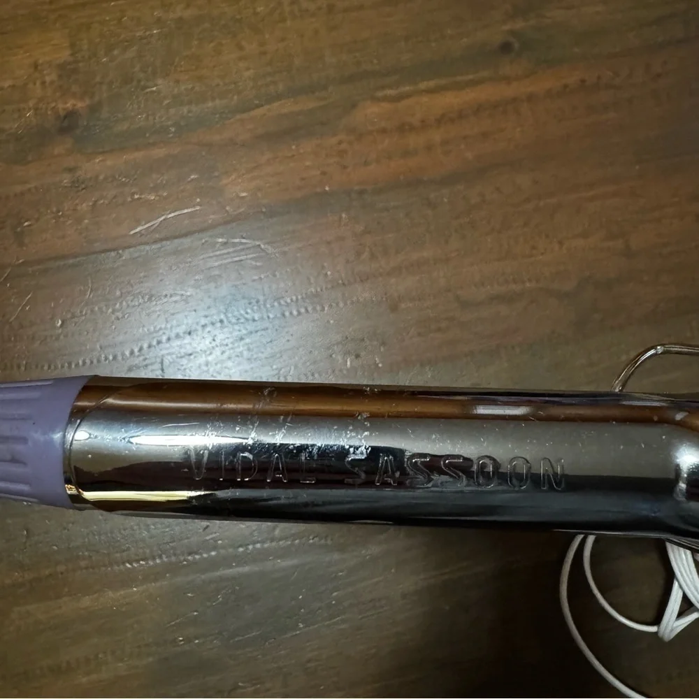 Vidal Sassoon VS122 1 Inch Barrel Pro Curling Iron Waves Y2K Purple Tested Works